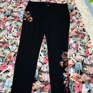 Super comfy & stretchy embroidered jeggings